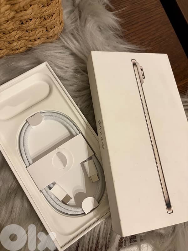 17 Air 256 GB used only 2 months 2