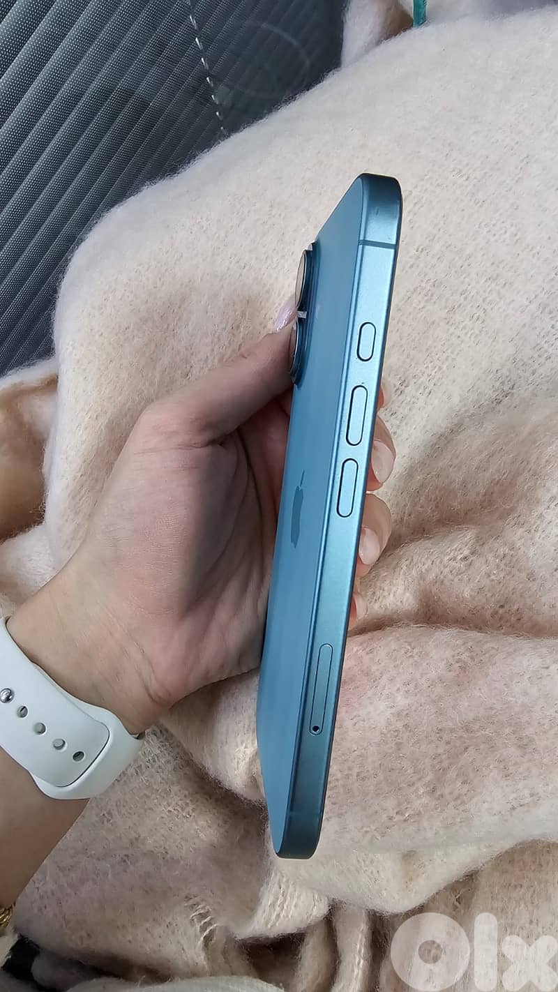 Iphone 16 128gb titanium color 3