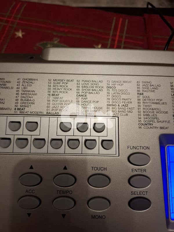 oriantal keyboard for sale brand : Ringway TB820 used but like new 2