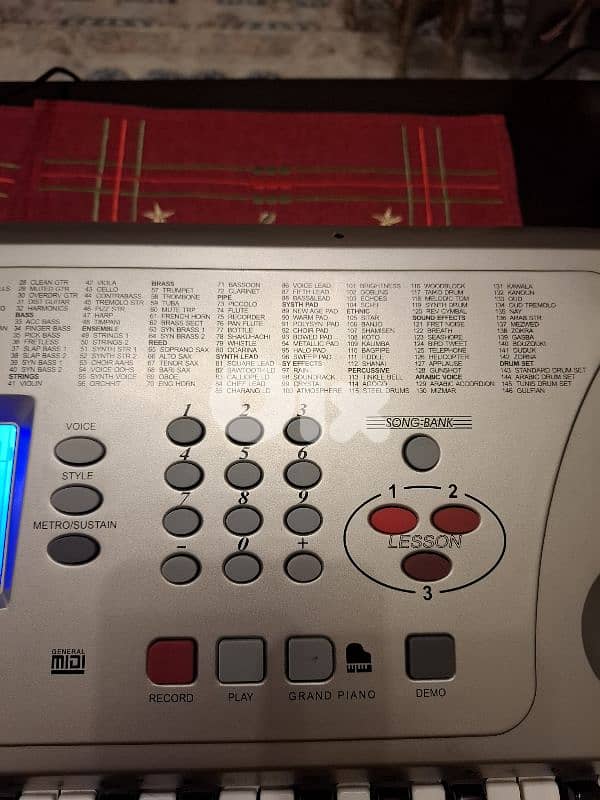 oriantal keyboard for sale brand : Ringway TB820 used but like new 6