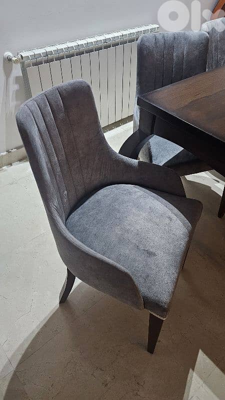 dining room طاولة سفره  مع ٦ كراسي 1