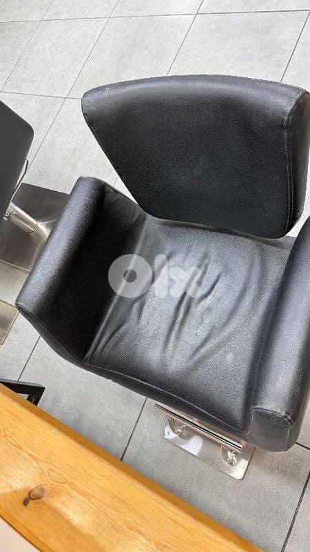 كراسي لصالون نسائي مستعملين 2