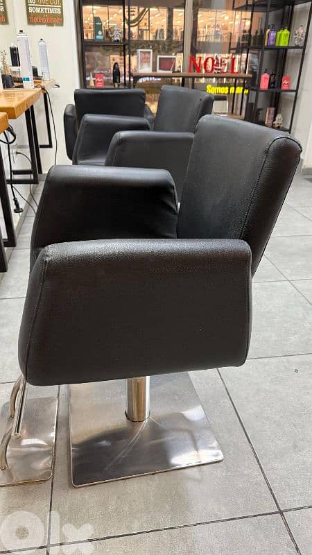 كراسي لصالون نسائي مستعملين 3