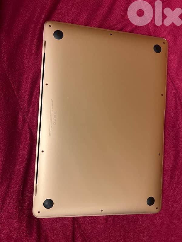 MacBook Air M1 2020 used like new 4