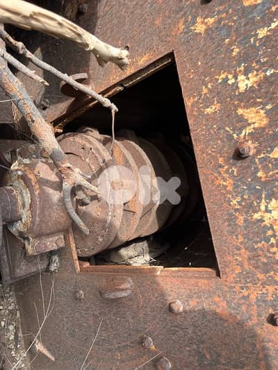 كسارة شواكيش وغربال ٣ طبقات للبيع او المقايضة