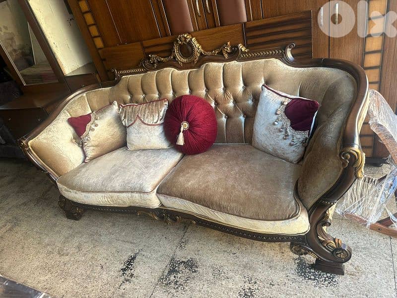 طقم كنبايات حفر خشب زان ملكي قماش وردة شبه جديد 1