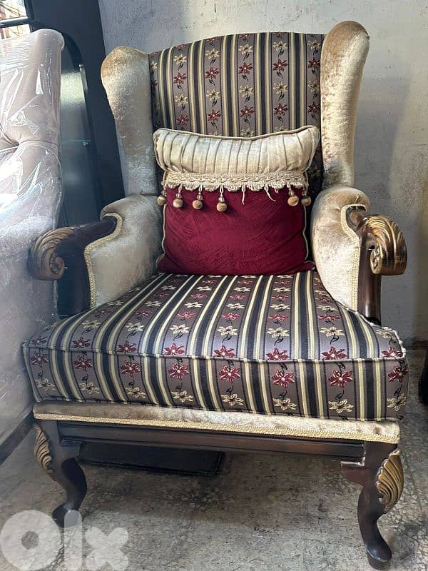 طقم كنبايات حفر خشب زان ملكي قماش وردة شبه جديد 9