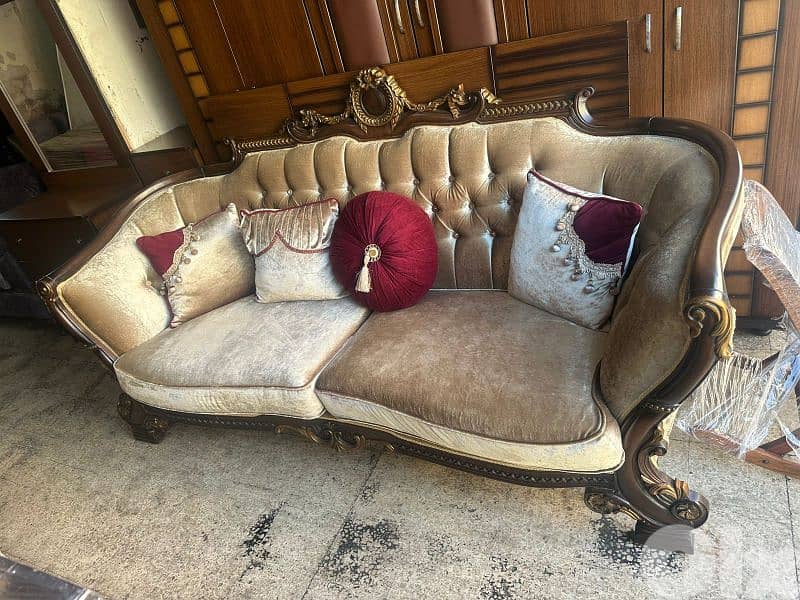 طقم كنبايات حفر خشب زان ملكي قماش وردة شبه جديد 1