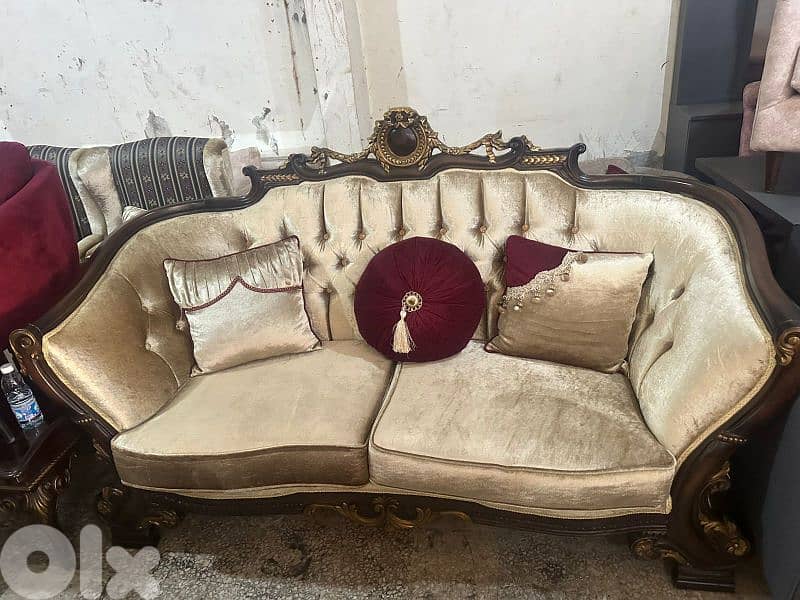 طقم كنبايات حفر خشب زان ملكي قماش وردة شبه جديد 3