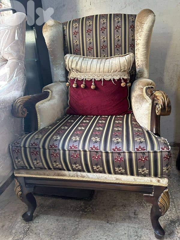 طقم كنبايات حفر خشب زان ملكي قماش وردة شبه جديد 9