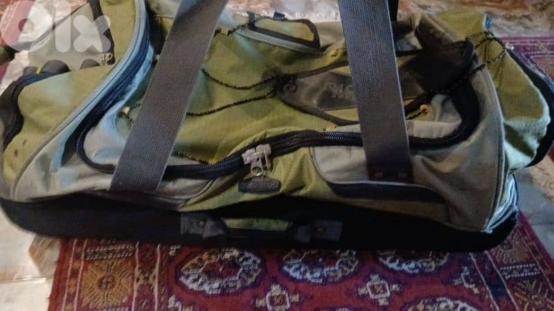 شنطه تخييم بتنحمل عالضهر والها دواليب 2