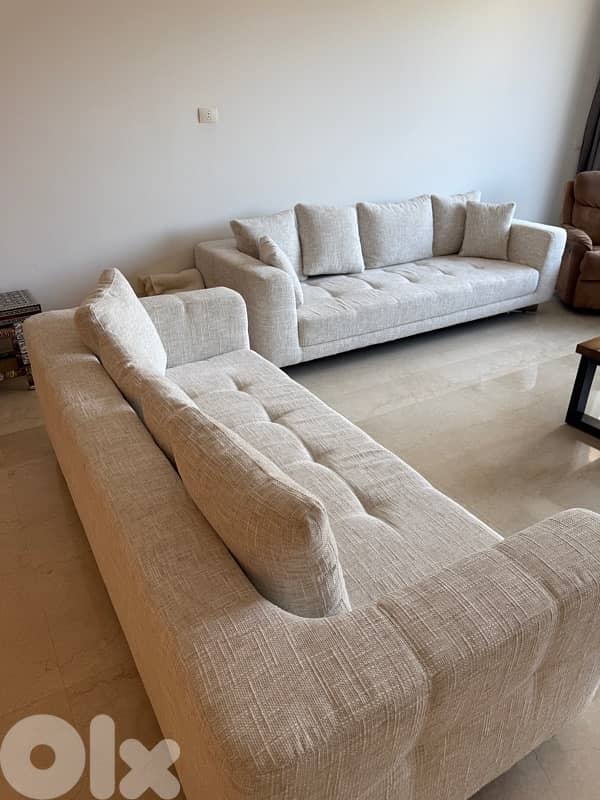 Like New – 2 Modern Couches (4-Seater + 3-Seater) 1
