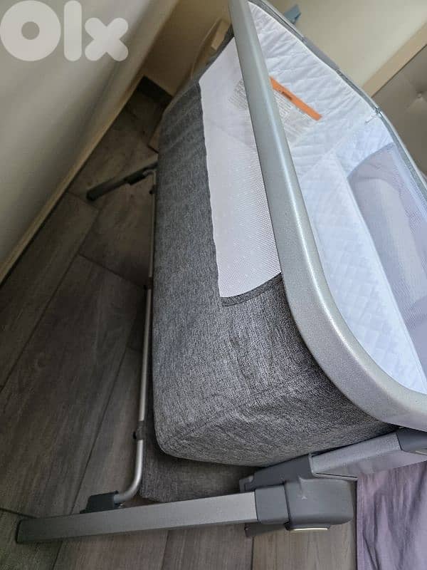Como Bedside Baby Bassinet / Next-To-me  – Excellent Condition 3