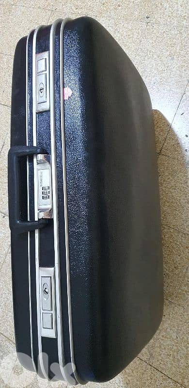 شنطة  سفر  قديم  كتير  نضيف  شبه  جديد  ماركة برنس صانع  تايوان ٣٠ $ 8