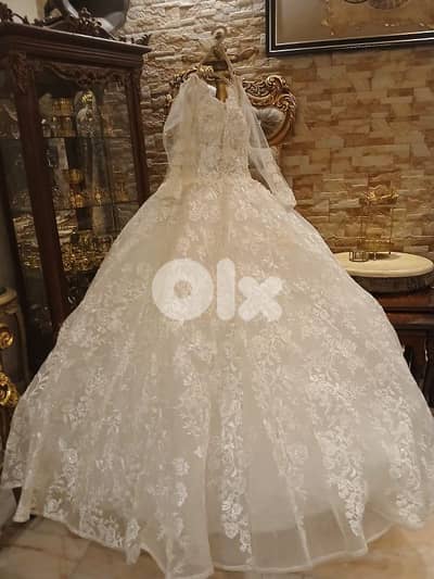 فستان عروس للبيع