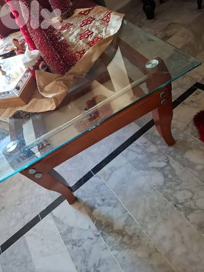 طاولة صالون جديدة حقا ٥٠ دولار كان حقا ٢٥٠ دولار