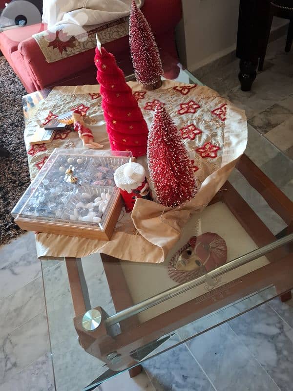 طاولة صالون جديدة حقا ٥٠ دولار كان حقا ٢٥٠ دولار 1