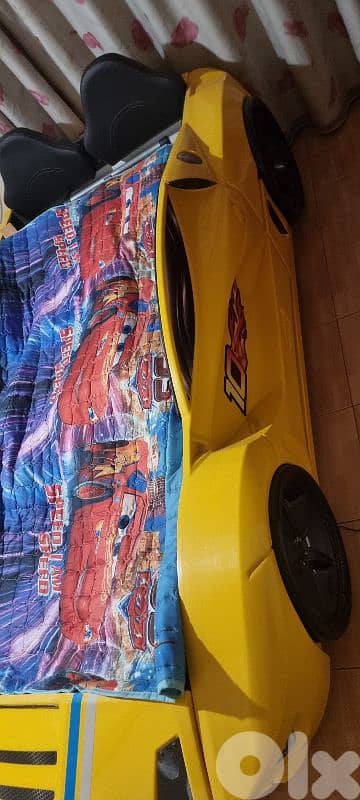 سرير سيارة رياضية للأطفال – تصميم فاخر وحالة ممتازة! 3