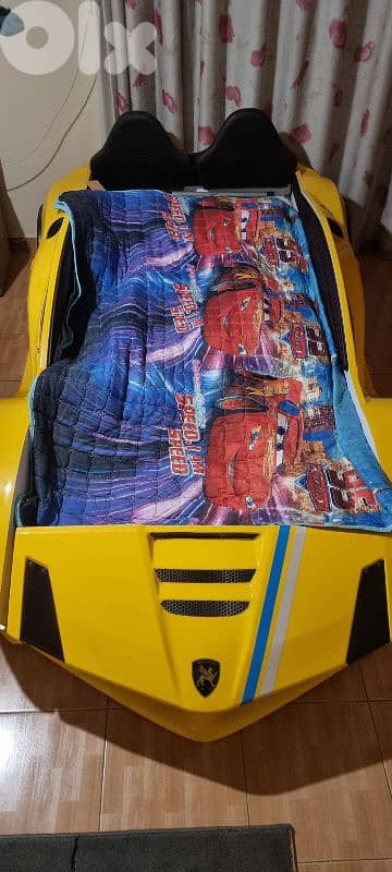 سرير سيارة رياضية للأطفال – تصميم فاخر وحالة ممتازة! 4