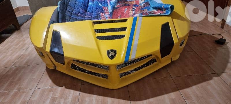 سرير سيارة رياضية للأطفال – تصميم فاخر وحالة ممتازة! 6