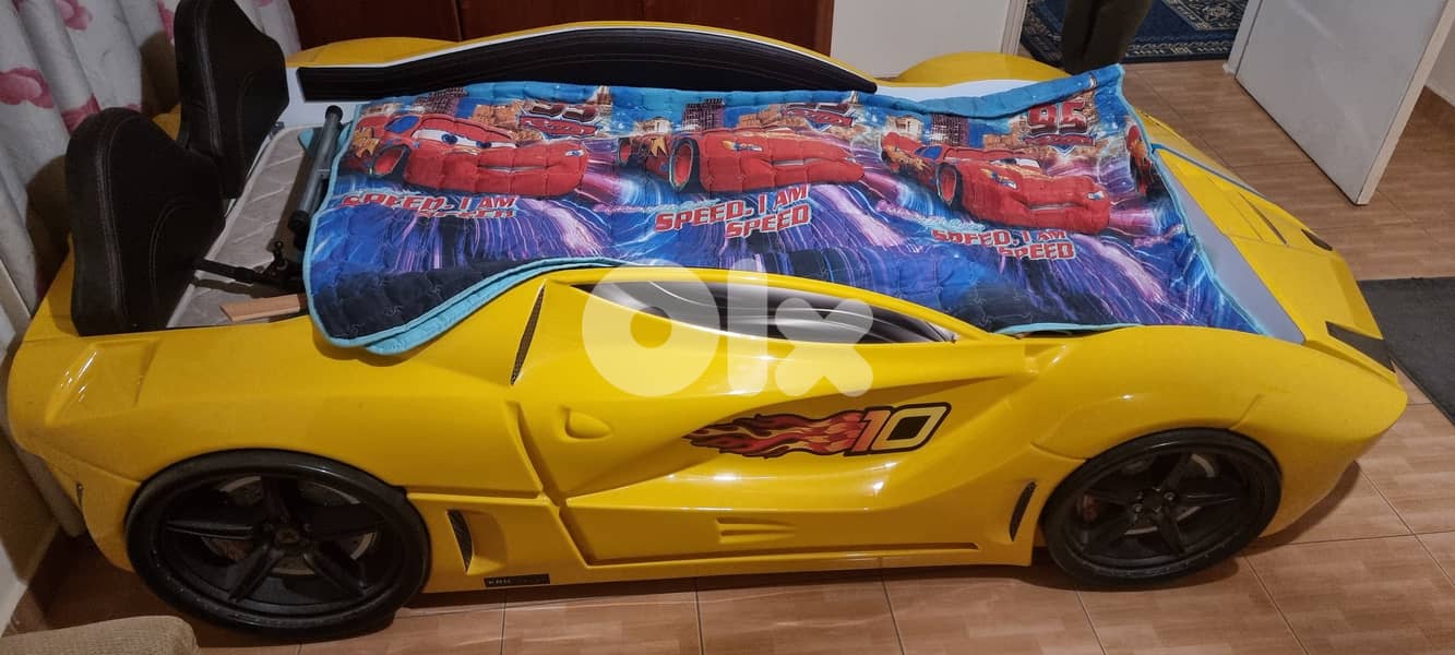 سرير سيارة رياضية للأطفال – تصميم فاخر وحالة ممتازة! 7