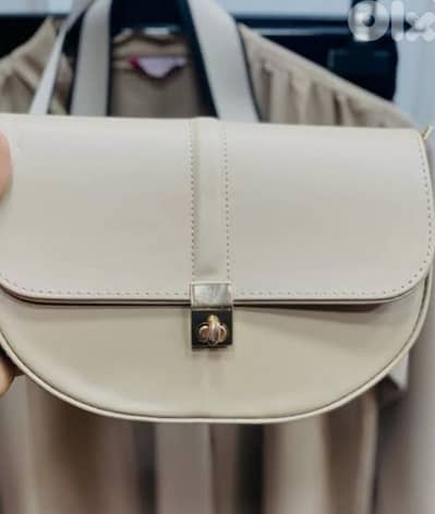 جزدان لون ابيض