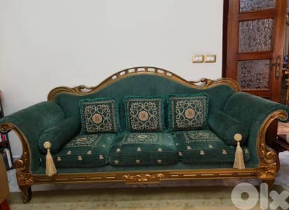 صالون للبيع