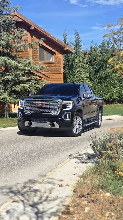 2021 GMC DENALI Sierra 5,000 KLM only 6.2L V8