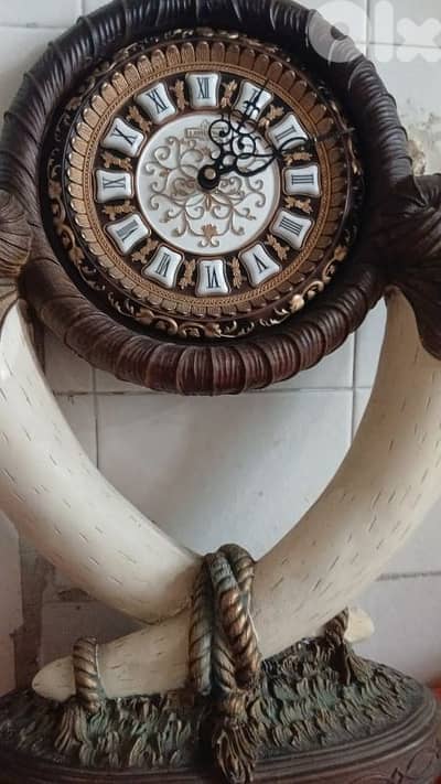 ساعه مميزه ماشيه تمام.