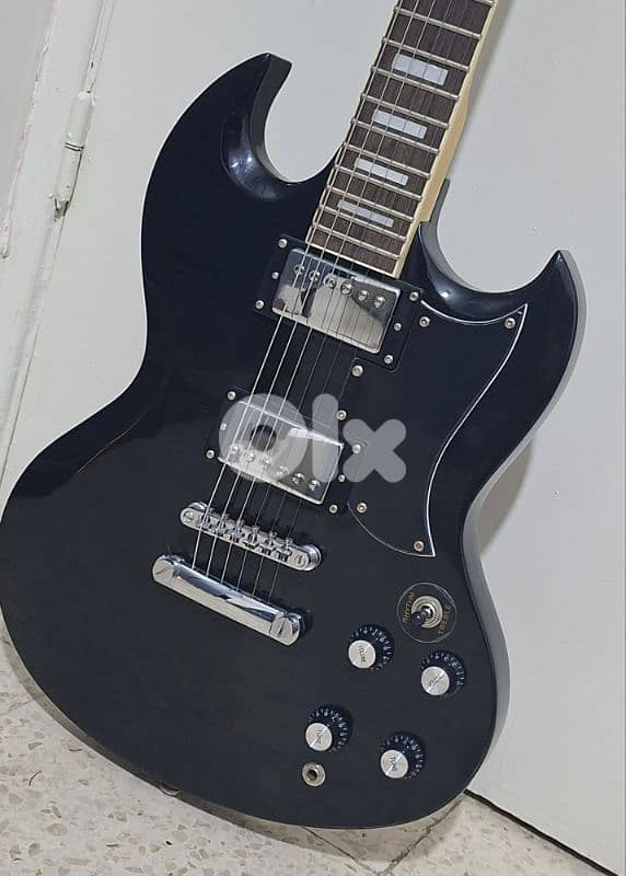 Electric Guitar باكيج الكتريك جيتار شبه جديد – مع إضافات وهدايا 2