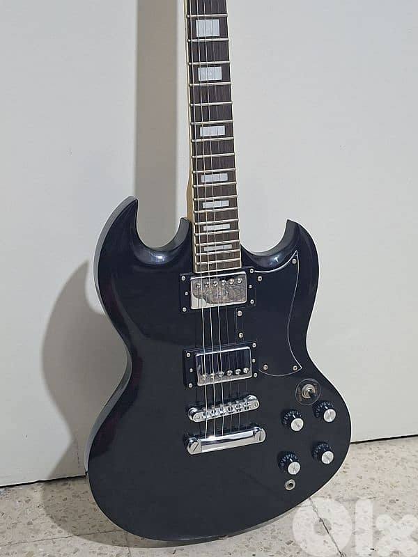 Electric Guitar باكيج الكتريك جيتار شبه جديد – مع إضافات وهدايا 3