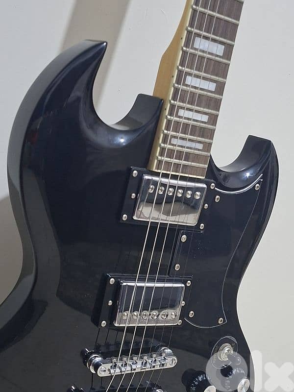 Electric Guitar باكيج الكتريك جيتار شبه جديد – مع إضافات وهدايا 4