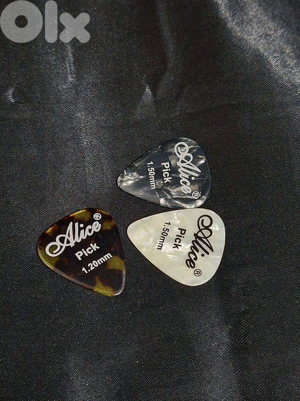 Electric Guitar باكيج الكتريك جيتار شبه جديد – مع إضافات وهدايا 12