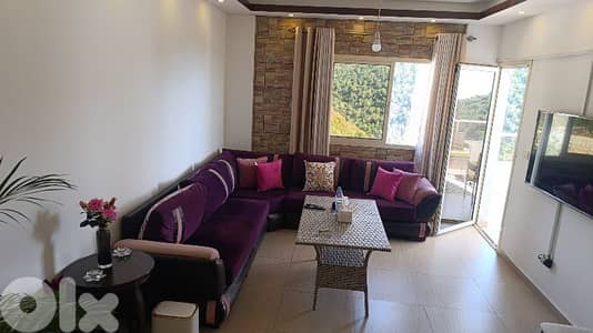 غرفة جلوس مع غرفة نوم