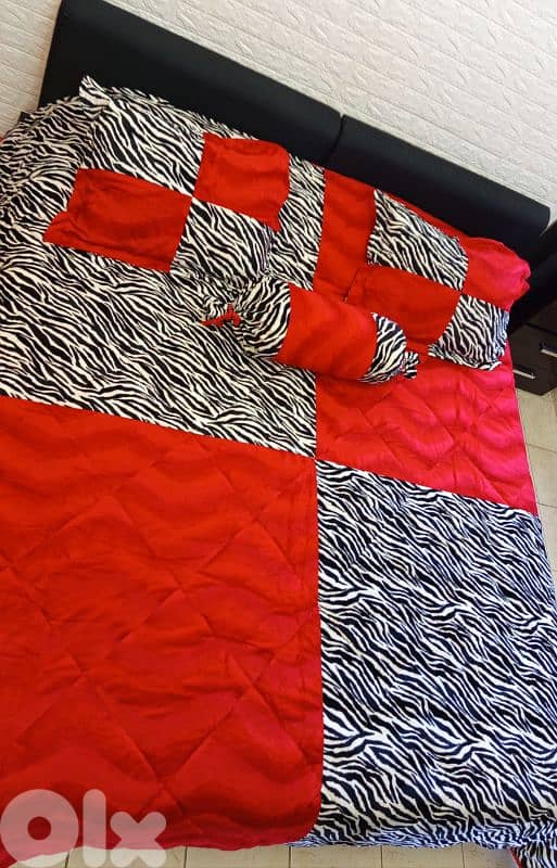 Comforter / couvre-lit / king size 1