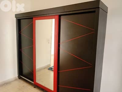 خزانة سحاب شبه جديد