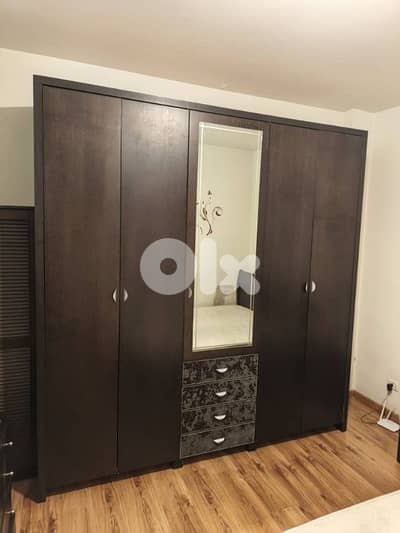 غرفه نوم كامله مع فرشه