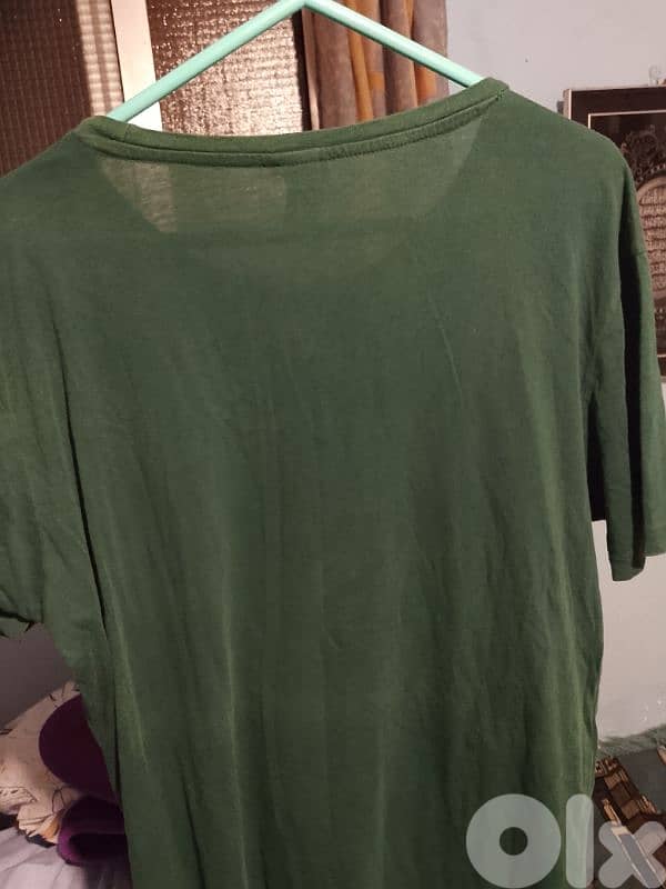 H&M green T-shirt. 1