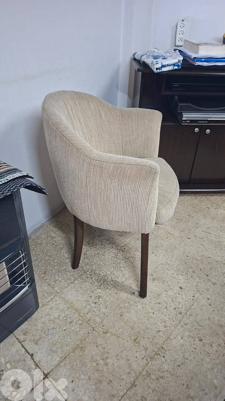 2 Armchairs مقعدين 1