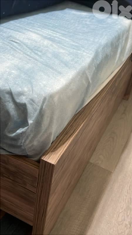 غرفة نوم عصرية بحالة ممتازة - للبيع العاجل Modern Bedroom, Like N – 4