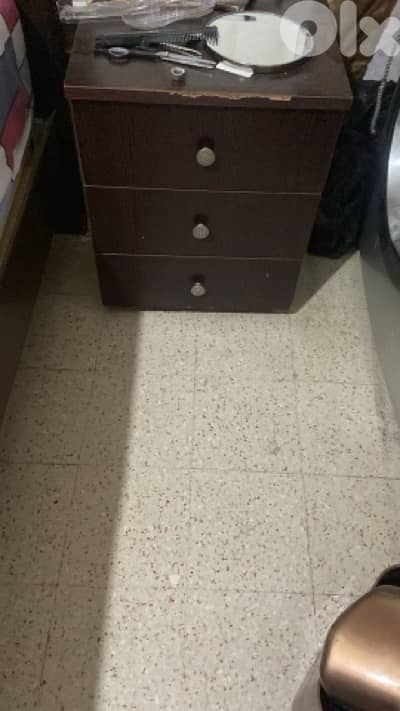 تخت مفرد ونص مع شوفنير وكومود فرشه ضغط