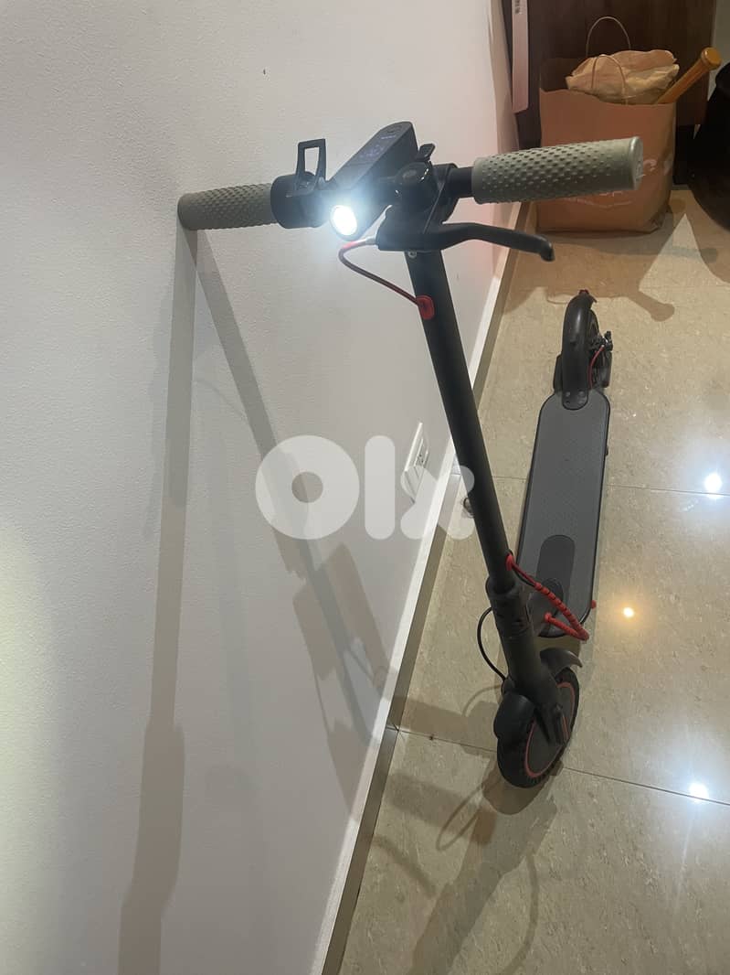 ELECTRIC SCOOTER UP T0 35 MPH 1