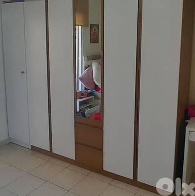 خزانة لغرفة أطفال للبيع