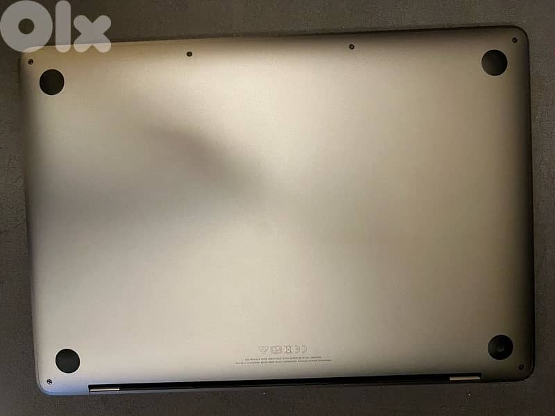 Macbook pro m2  13 inch 2022 2