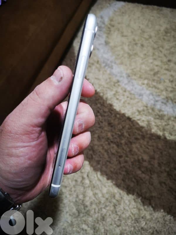 I Phone 11 ( 64GB Memory) used like New 2