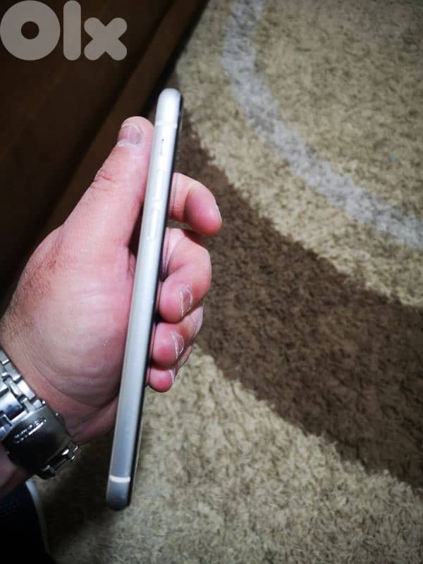 I Phone 11 ( 64GB Memory) used like New 3