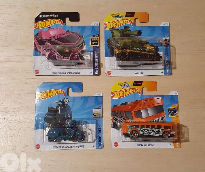 Hot Wheels (2024) diecast car model 1;64 4