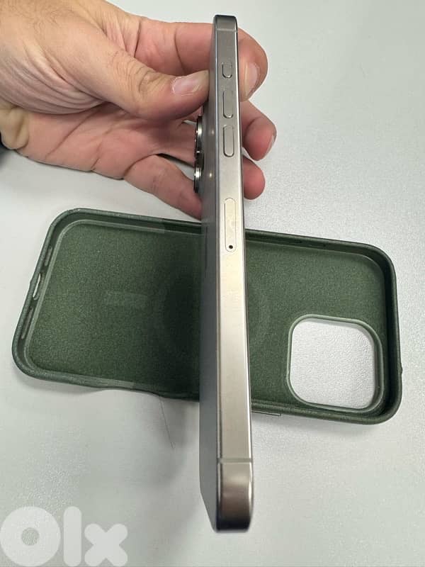 iphone 16 pro max titanium 512 like new 0 scratches / bedo jemrok 3