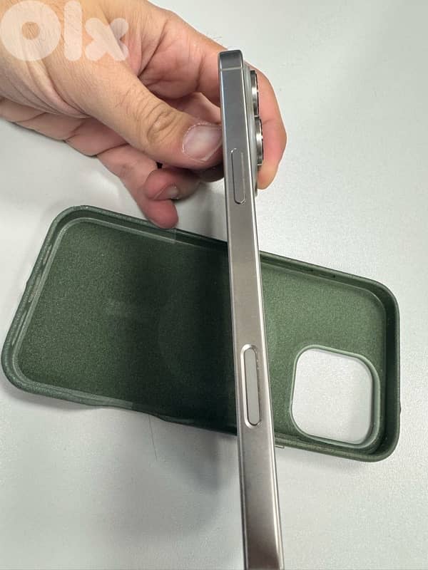 iphone 16 pro max titanium 512 like new 0 scratches / bedo jemrok 4