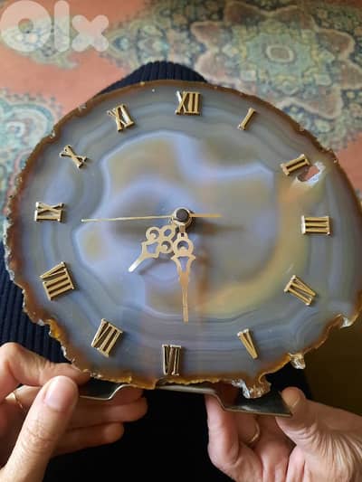 ساعه من العقيق